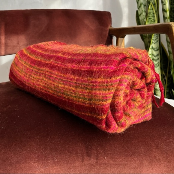 Himalayan Yak Wool Morning Meditation Blanket (Currant with Gold/Pink/Green)